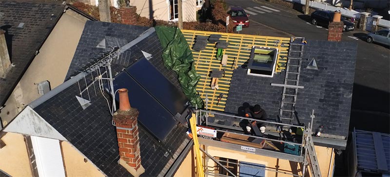 artisan couvreur en Belgique : Travaux de couverture, zinguerie, nettoyage démoussage peinture hydrofuge toiture, étanchéité toit plat terrasse roofing , isolation toit / comble, imperméabilisation, ravalement peinture façade, pose de bardage et nettoyage des extérieurs : klinker, pierre bleue, terrasse …. IIntervention en Belgique sur Namur, Charleroi, Wavre, Liège, Nivelles, Mettet, Gesves, Andenne, Durbuy, Aywaille, Esneux, Jodoigne, Gembloux, Sprimont, Uccle, Watermael-Boitsfort, Etterbeek, Erpent, Maillen …